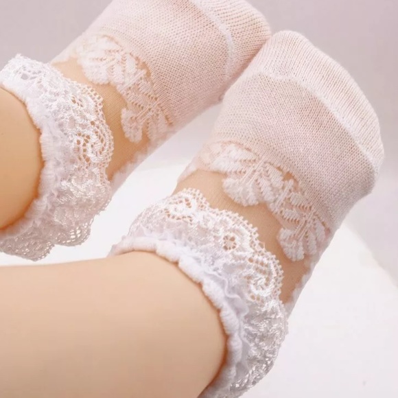 NWT Set Of Two Beautiful Lace Socks - Picture 7 of 7